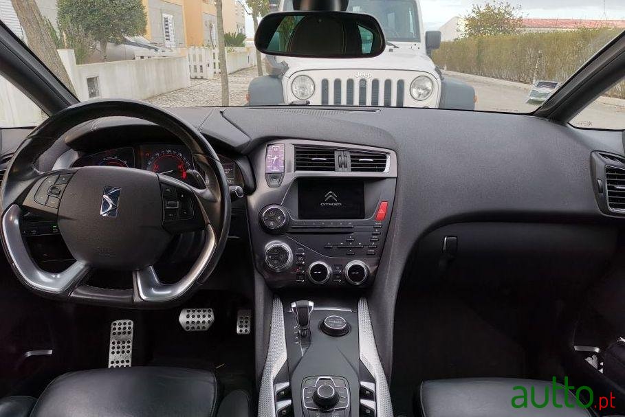 2012' Citroen DS5 photo #1