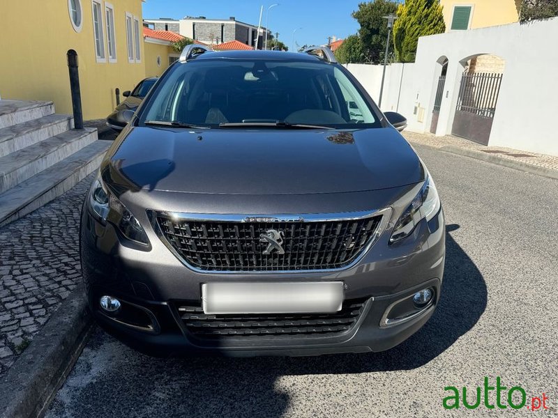 2019' Peugeot 2008 1.2 Puretech Signature photo #3