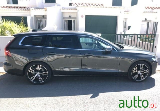2021' Volvo V60 photo #1