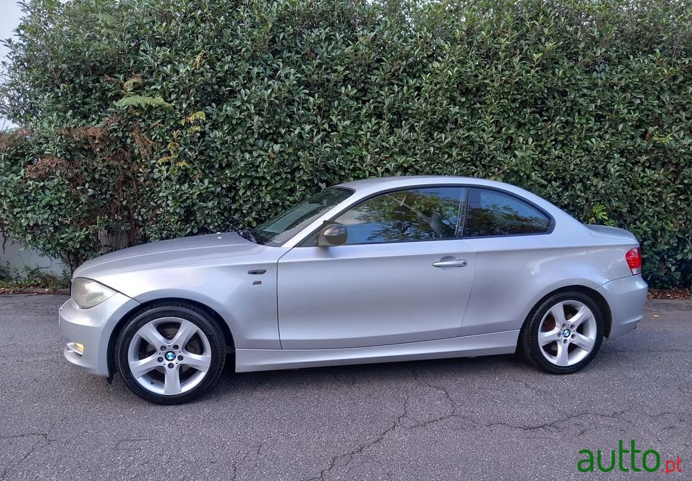 2010' BMW Série 1 D Dpf Edition Sport photo #2