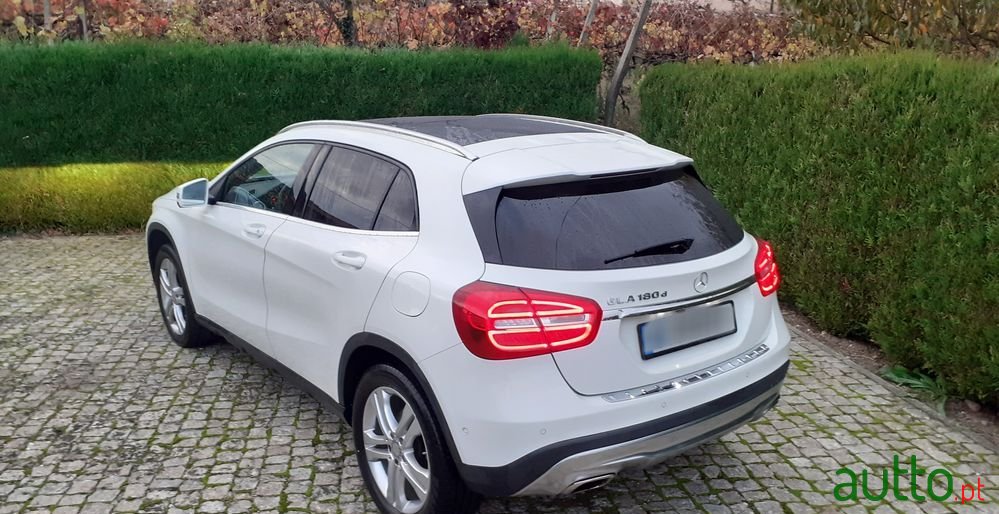 2016' Mercedes-Benz GLA 180 D Score! photo #3