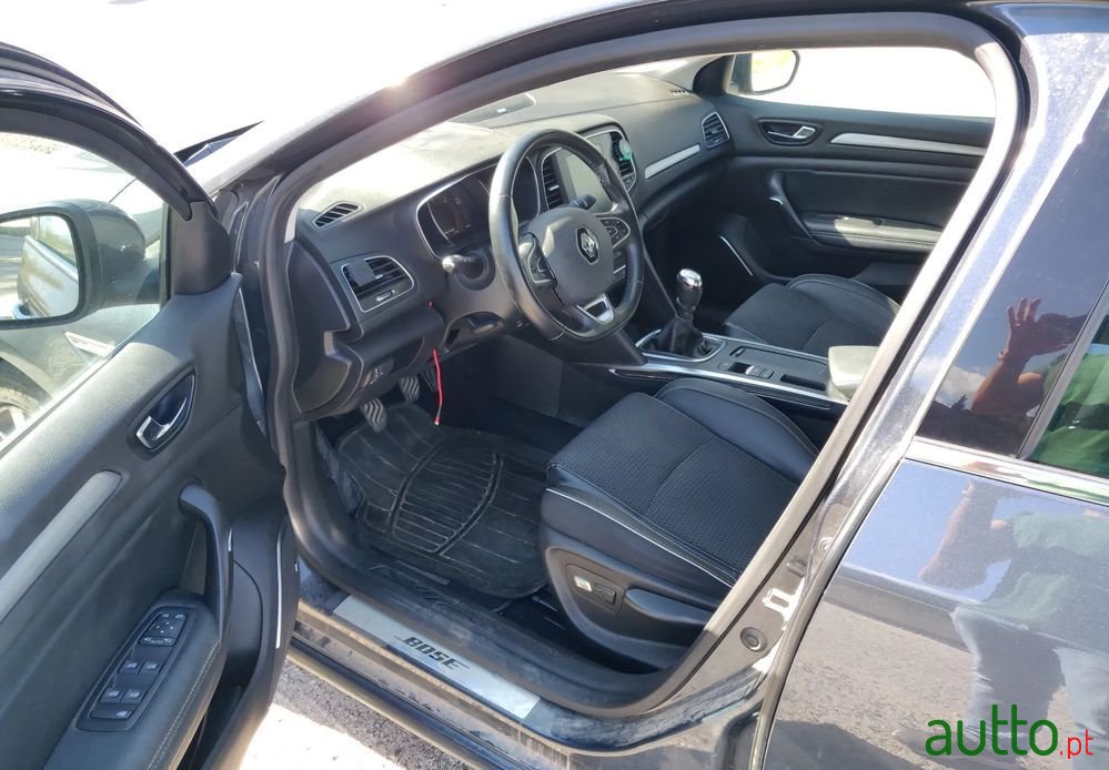 2016' Renault Megane Sport Tourer photo #6