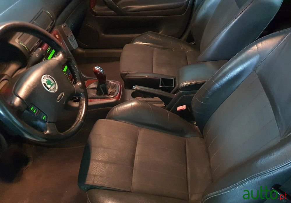 2003' Skoda Superb 1.9 Tdi Elegance photo #5