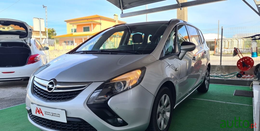 2014' Opel Zafira photo #3