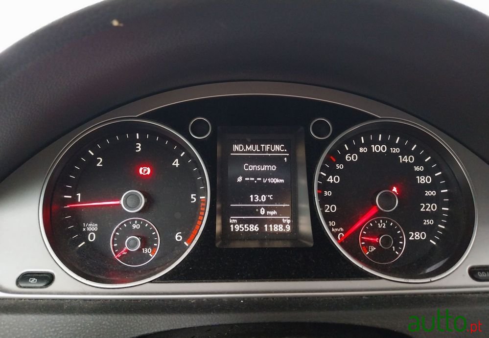 2011' Volkswagen Passat 2.0 Tdi Blue photo #6