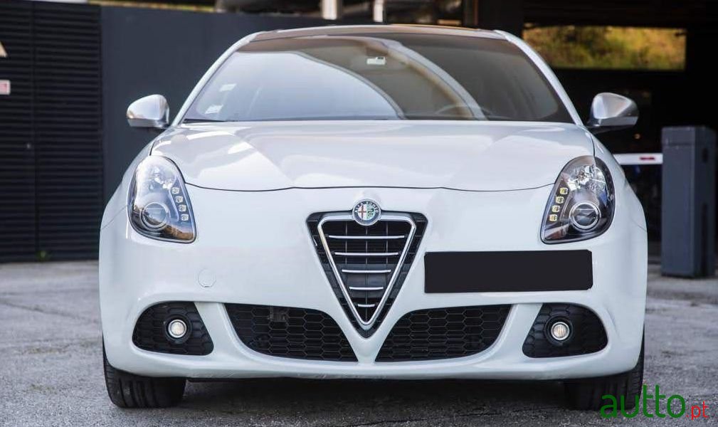 2010' Alfa Romeo Giulietta photo #4