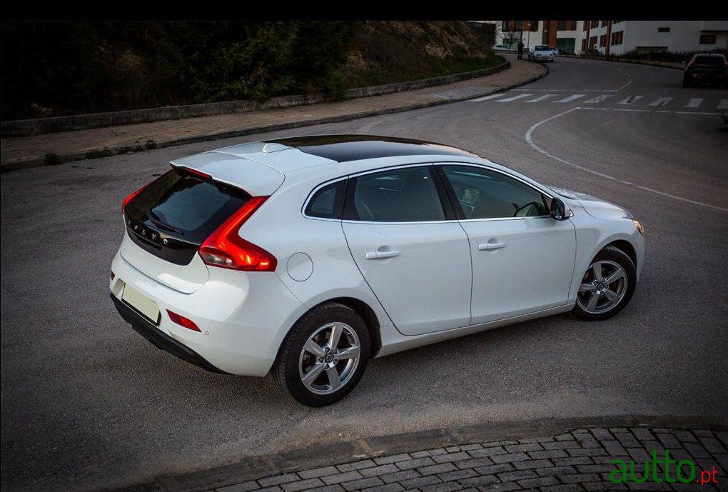 2012' Volvo V40 1.6 D2 Momentum photo #2