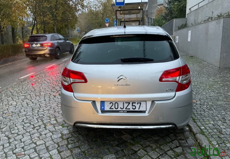 2011' Citroen C4 photo #5