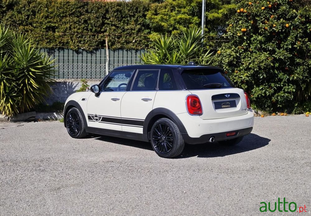 2017' MINI Cooper D 5 Portas photo #4