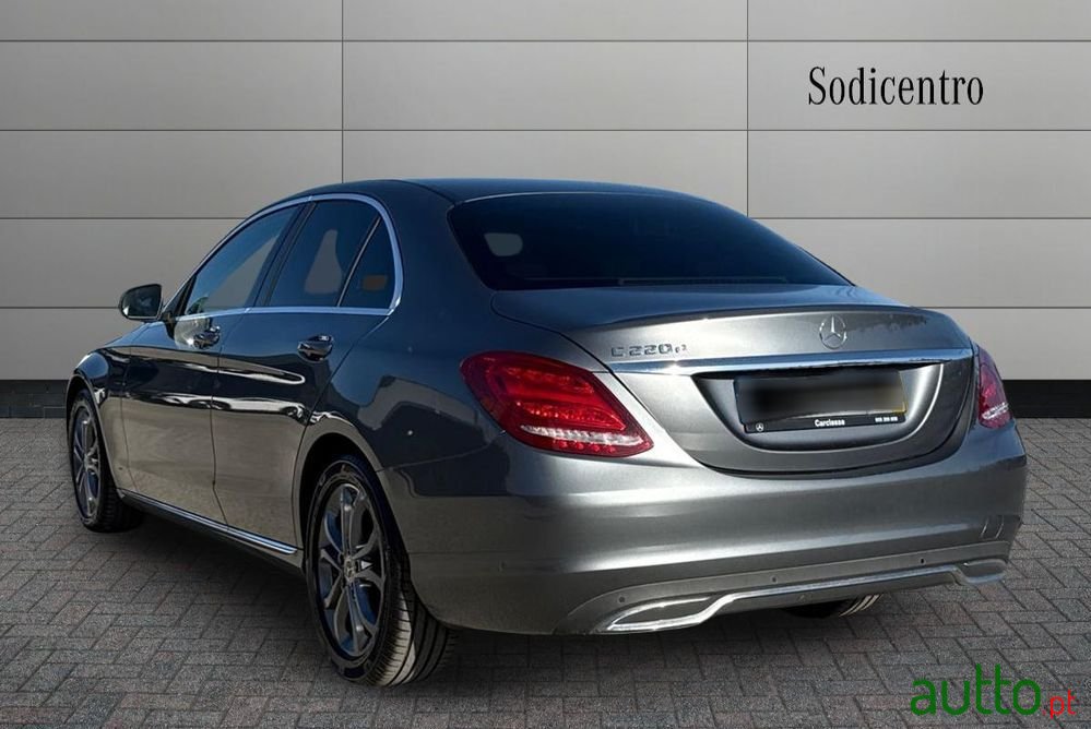 2018' Mercedes-Benz Classe C photo #3