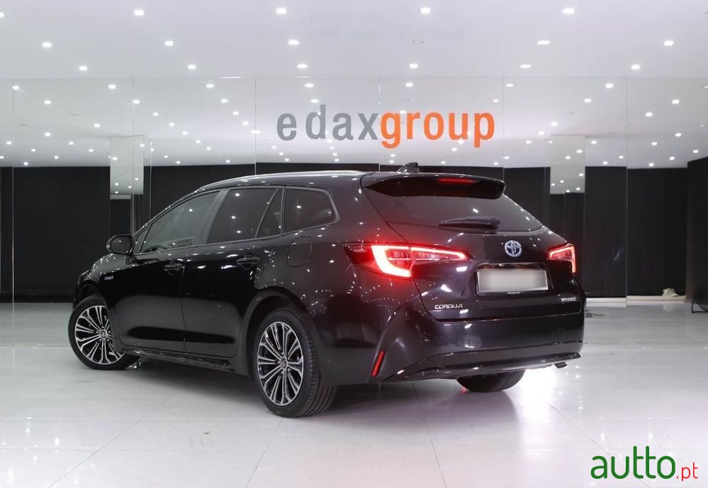 2020' Toyota Corolla Touring Sports photo #4