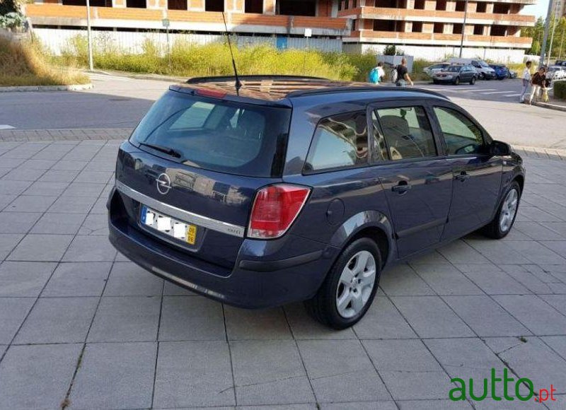 2006' Opel Astra Caravan photo #2