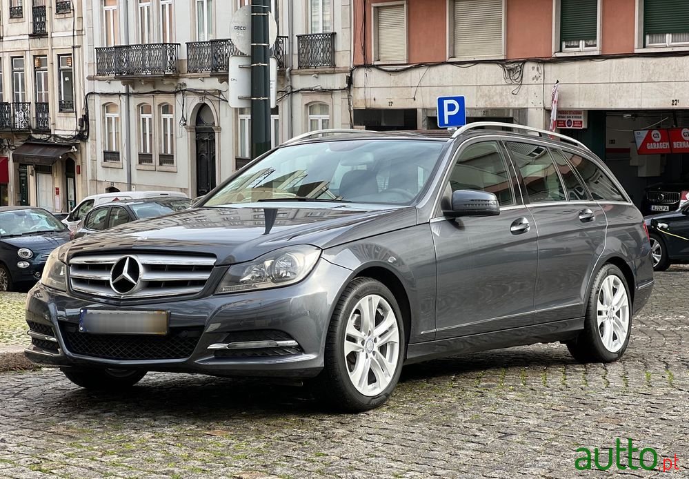2013' Mercedes-Benz Classe C photo #1