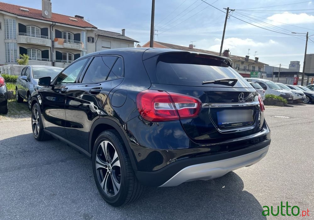 2015' Mercedes-Benz GLA 180 Cdi Urban photo #5