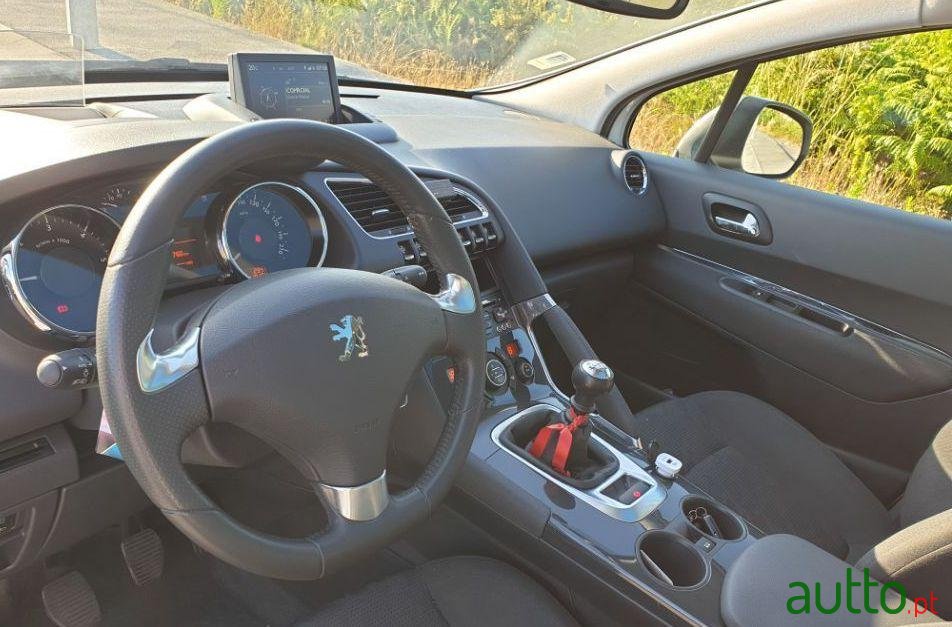 2013' Peugeot 3008 photo #2