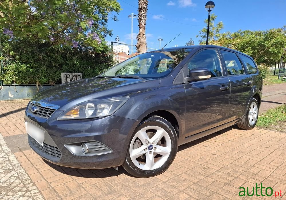 2009' Ford Focus Sw photo #2