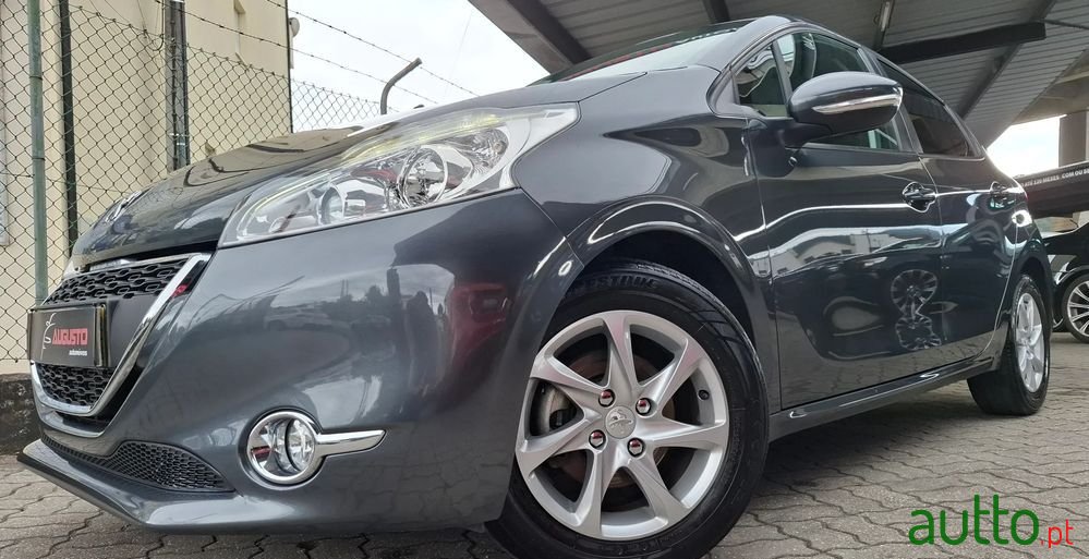 2012' Peugeot 208 1.4 Vti Allure photo #3