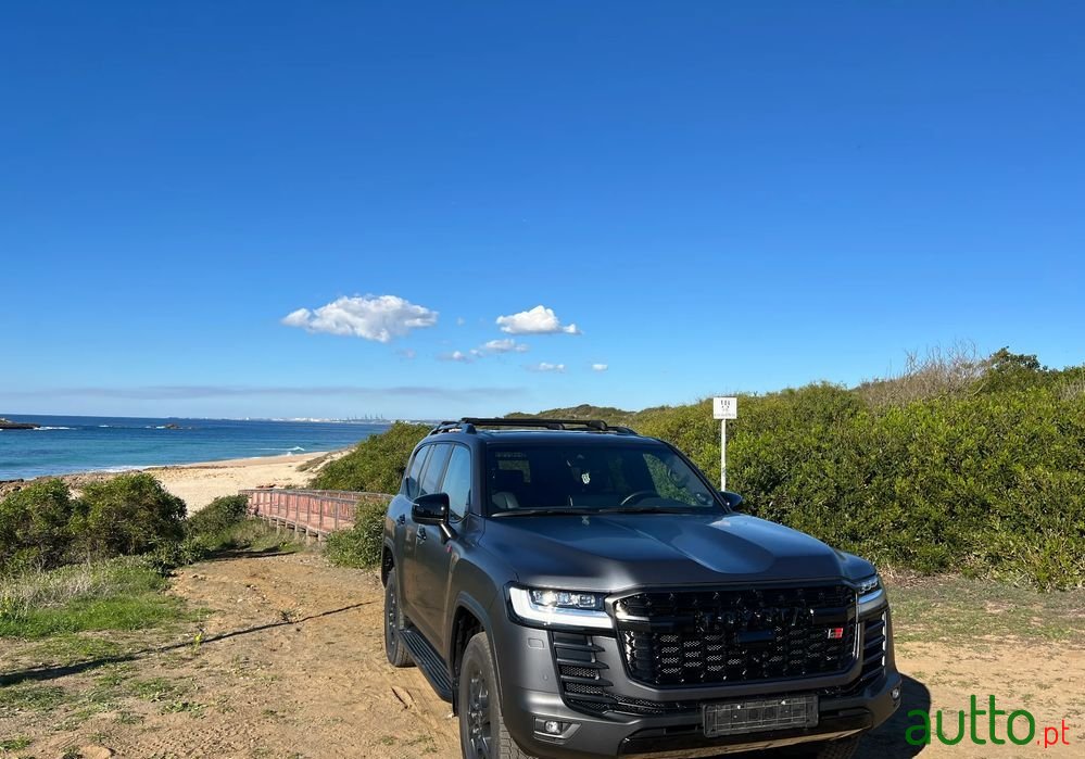 2023' Toyota Land Cruiser photo #6