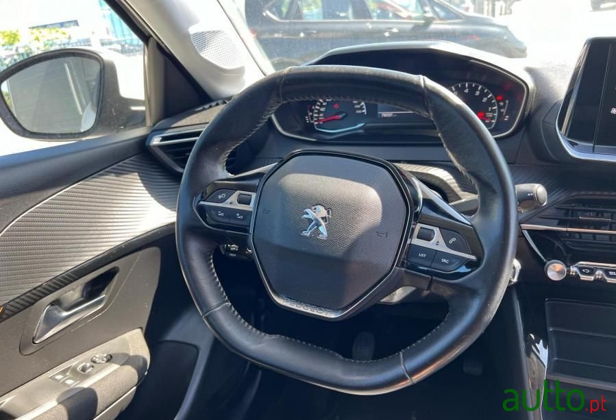 2020' Peugeot 208 photo #6