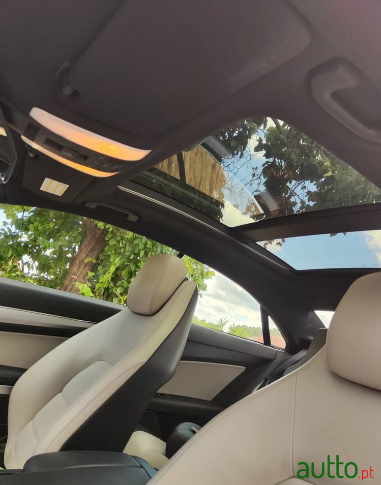 2010' Mercedes-Benz Classe E photo #3