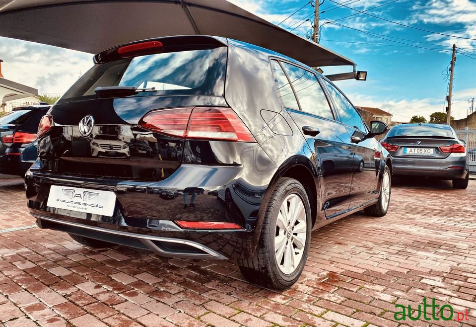 2017' Volkswagen Golf photo #5