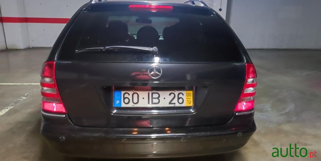 2006' Mercedes-Benz C-220 photo #2