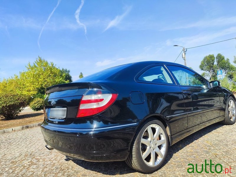 2005' Mercedes-Benz Classe C photo #4