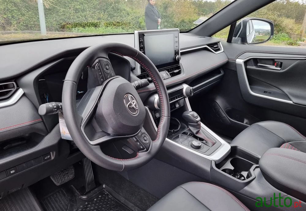 2021' Toyota RAV4 photo #3