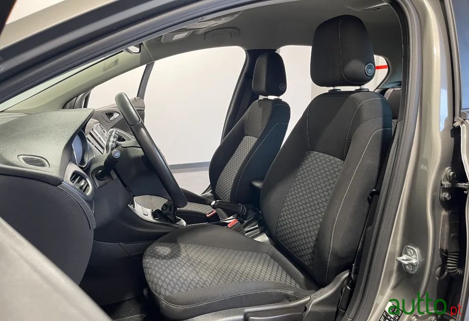 2017' Opel Astra photo #6