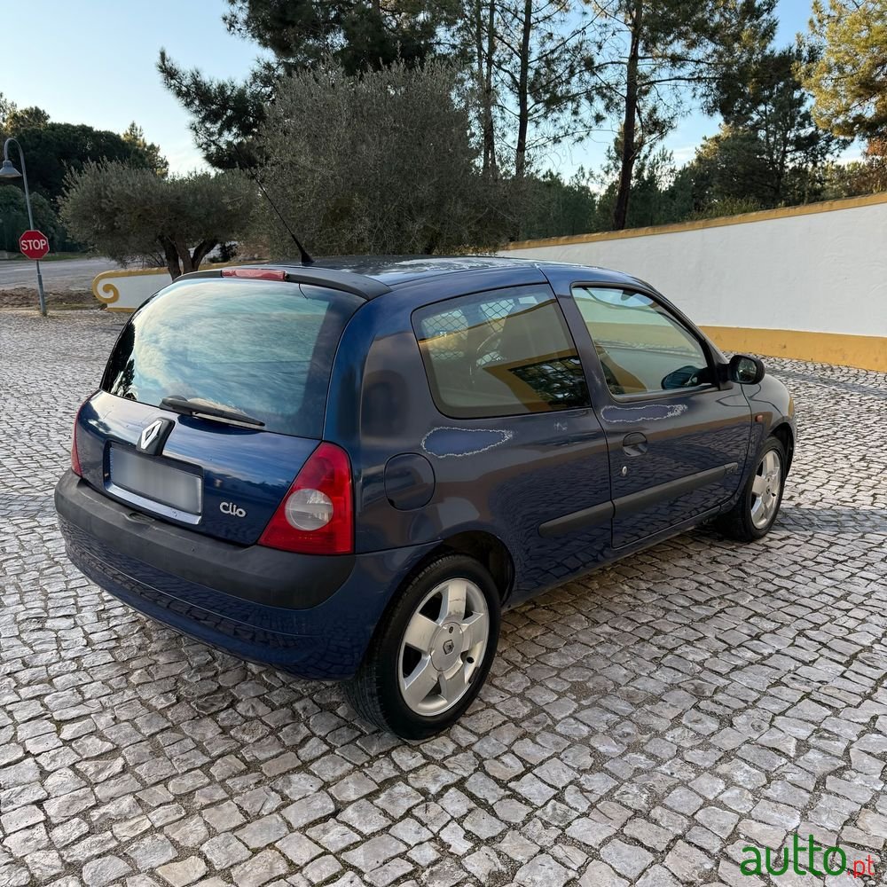 2002' Renault Clio photo #5