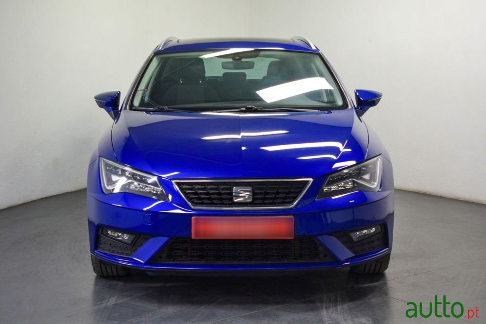 2019' SEAT Leon St photo #2