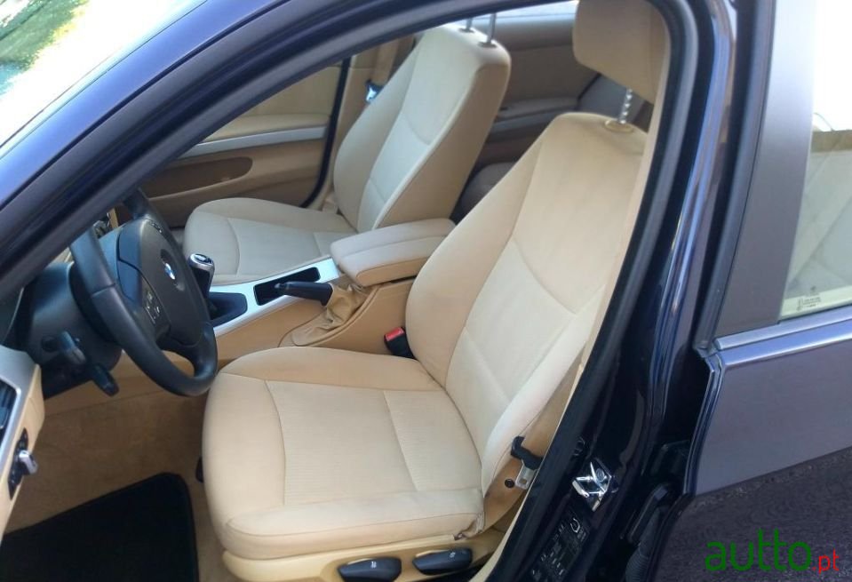 2009' BMW 318 photo #5