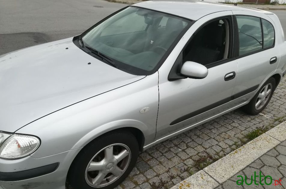 2001' Nissan Almera photo #1