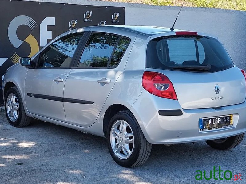 2008' Renault Clio photo #5