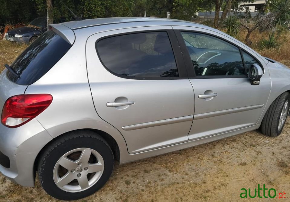 2011' Peugeot 207 photo #2