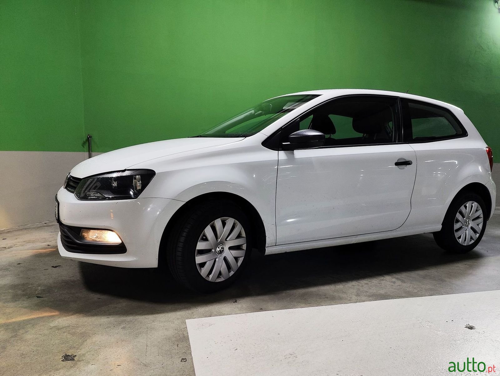 2015' Volkswagen Polo photo #1