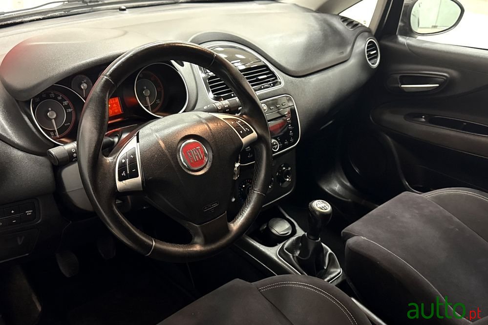 2014' Fiat Punto Evo photo #5