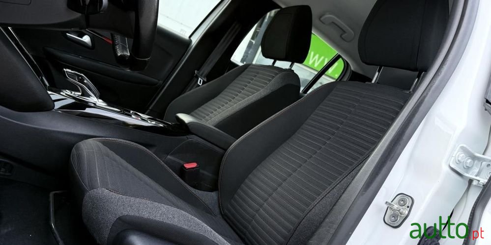 2020' Peugeot e-208 photo #6