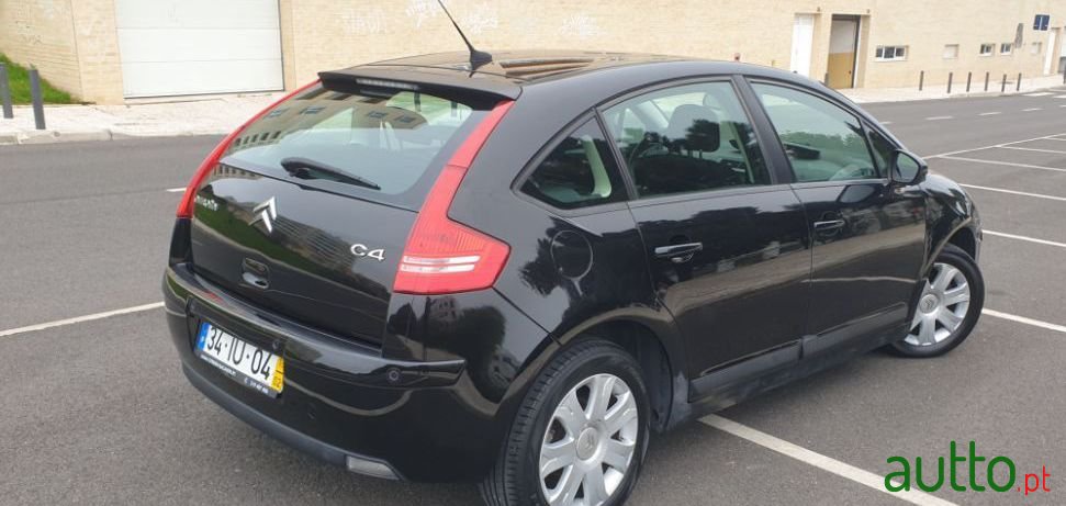 2010' Citroen C4 photo #2