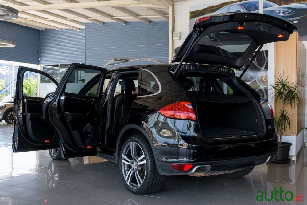 2014' Porsche Cayenne photo #4