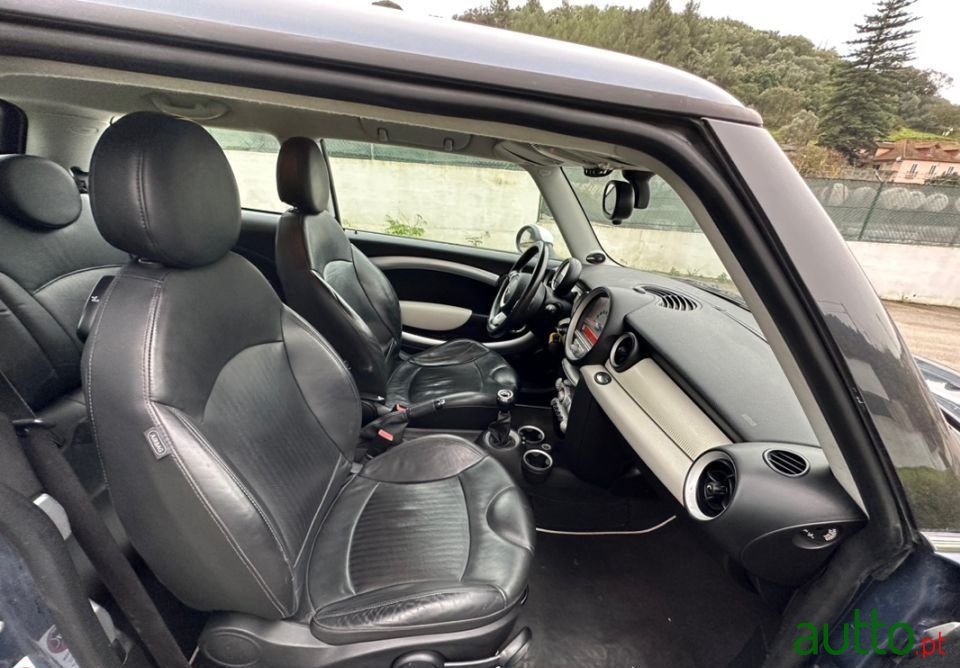 2010' MINI Cooper photo #3