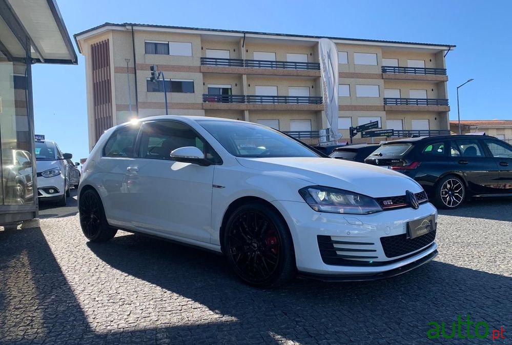 2016' Volkswagen Golf photo #3