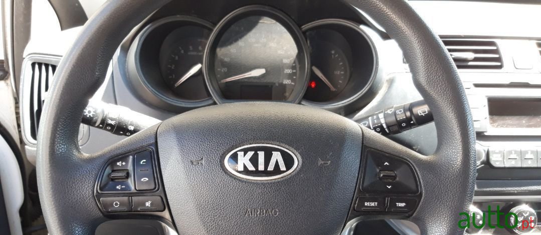 2013' Kia Rio photo #2