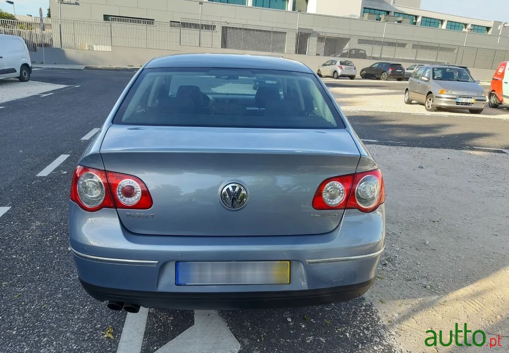 2009' Volkswagen Passat photo #6