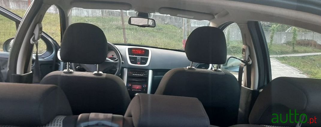 2015' Peugeot 208 photo #1