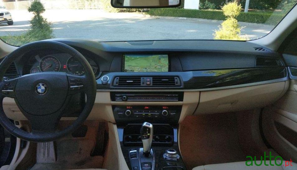 2013' BMW 530 photo #2