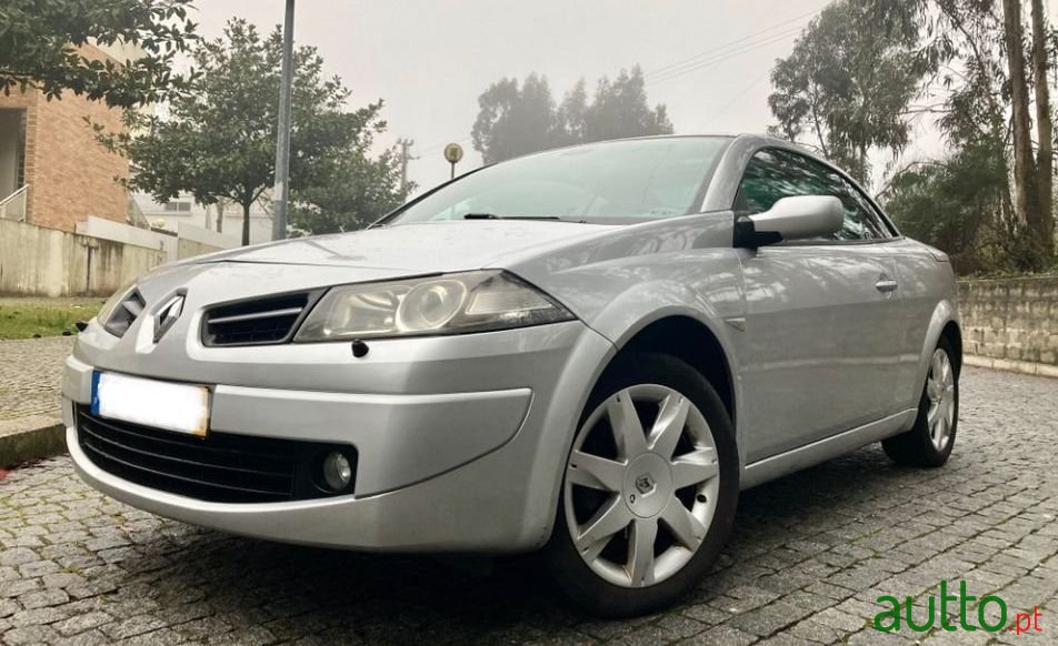 2008' Renault Megane photo #1