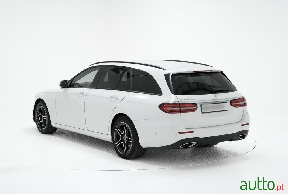 2022' Mercedes-Benz Classe E De Amg Line photo #4