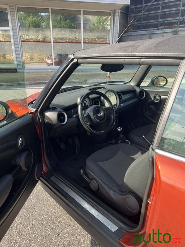 2010' MINI Cabrio photo #6