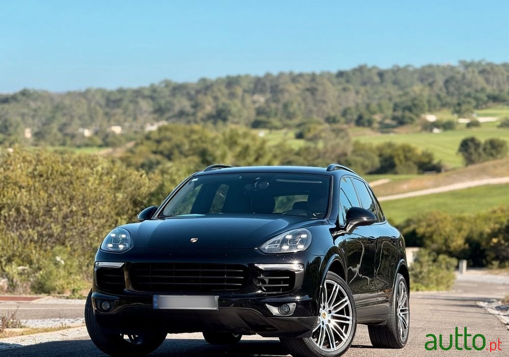 2015' Porsche Cayenne photo #2